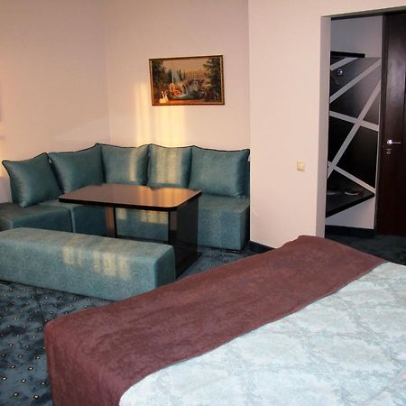 Nice Hotel 예레반 외부 사진