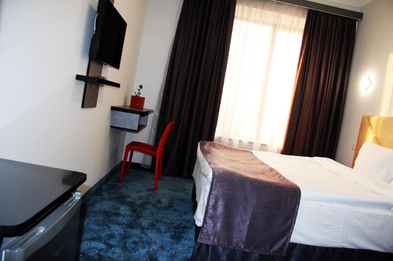 Nice Hotel 예레반 외부 사진