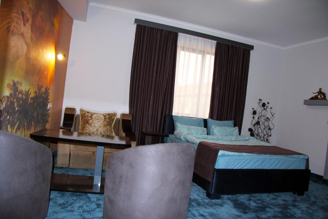Nice Hotel 예레반 외부 사진