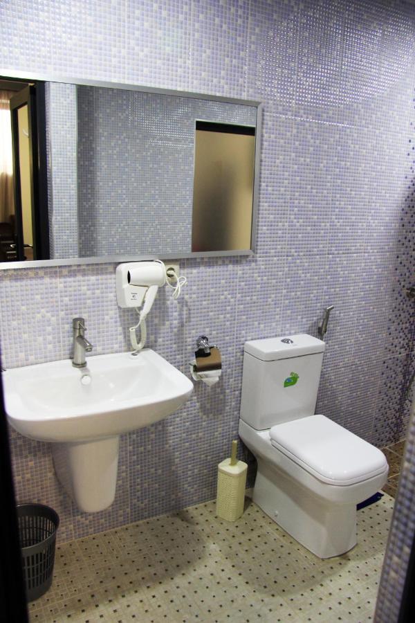 Nice Hotel 예레반 외부 사진